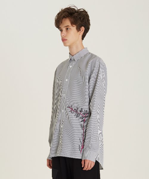 [균일가] Flower Embroidery Stripe Shirts (BK)