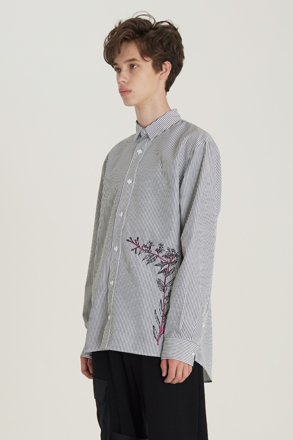 [18FW] Flower Embroidery Stripe Shirts (BK)